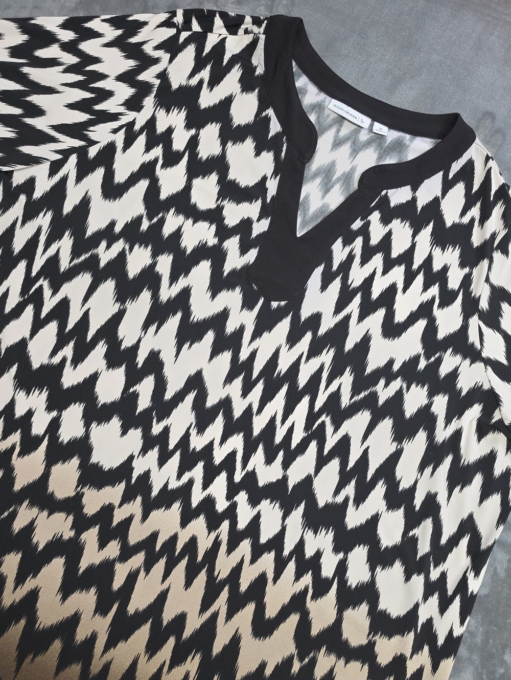 Susan Graver 3X Black and Cream Zigzag V-Notch Tunic